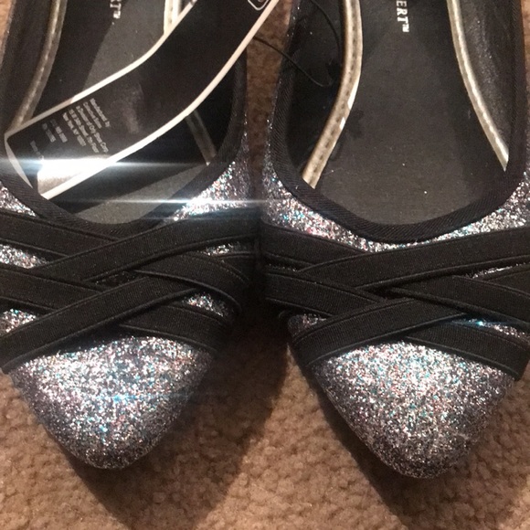 Black and silver/multi-glitter flats size 8 - Picture 2 of 3